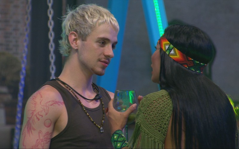 Após conversa com Marciele, Juliano Floss se emociona e chora