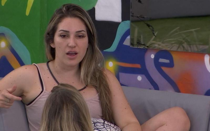 Após desabafo de Amanda, Bruna Griphao pede desculpas à sister