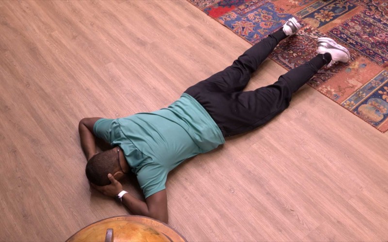 Após eliminação de Beatriz, Davi se joga no chão no BBB 24