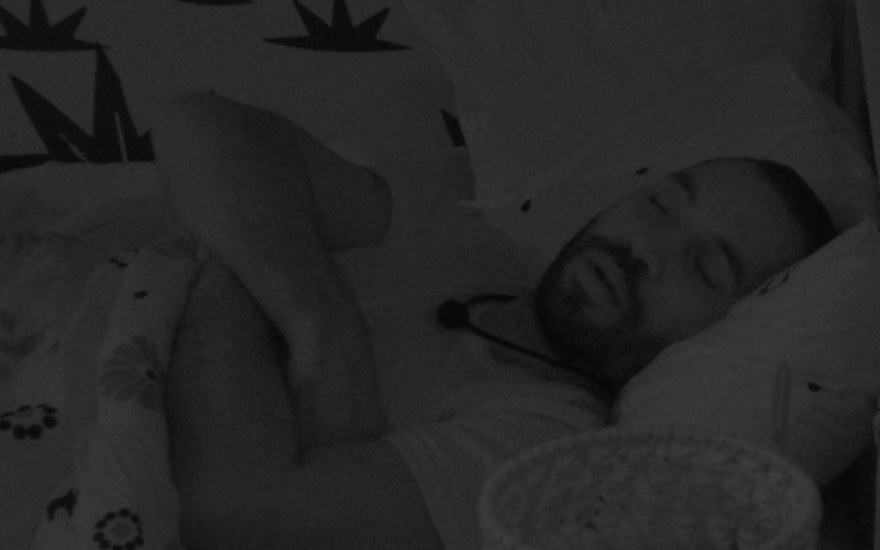 Após madrugada de DRs, brothers dormem no BBB21