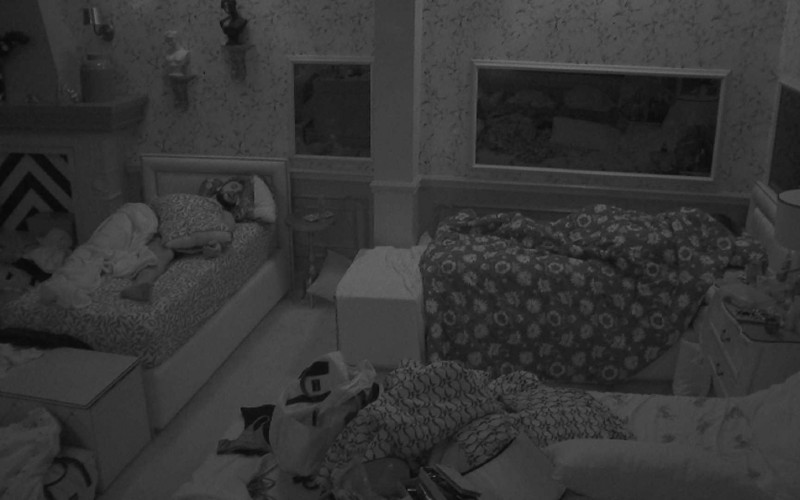Após noite com eliminação de Thaís, todos dormem no BBB21
