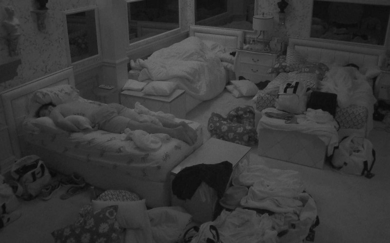Após noite de Prova do Líder, todos dormem na casa do BBB21