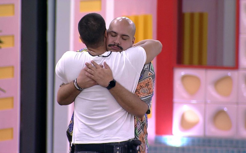 Arthur Aguiar pede desculpas a Tiago Abravanel no BBB 22