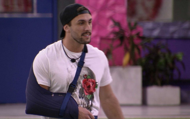 Arthur brinca com brother no BBB21: 