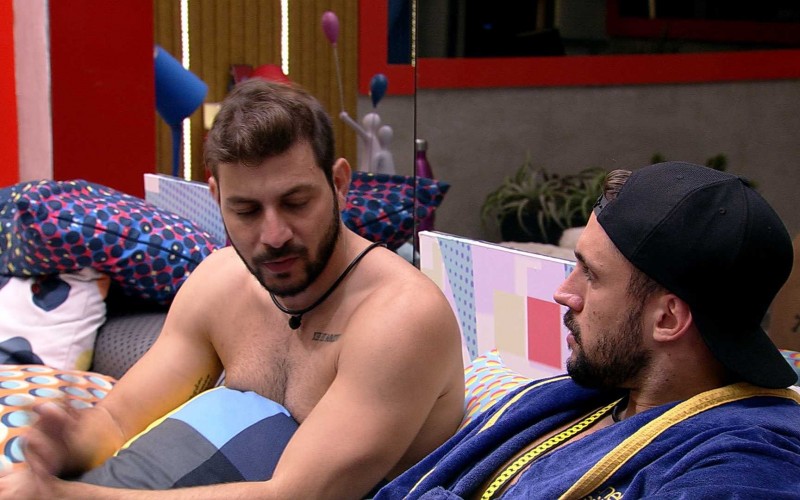 Arthur dispara sobre brother no BBB21: 