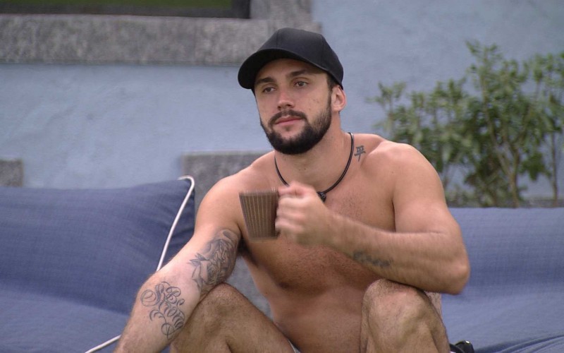 Arthur é o único acordado em dia de Eliminação no BBB21
