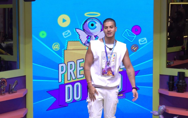 Arthur escolhe três brothers para o Almoço do Anjo