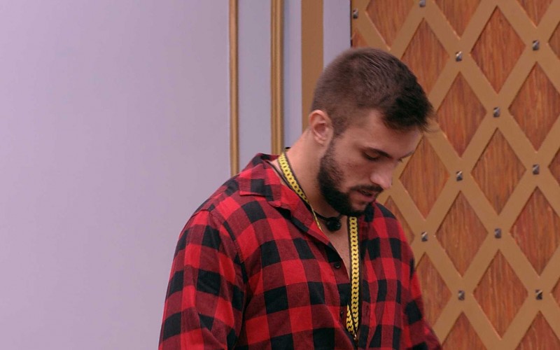 Arthur fala sobre Karol Conká: 