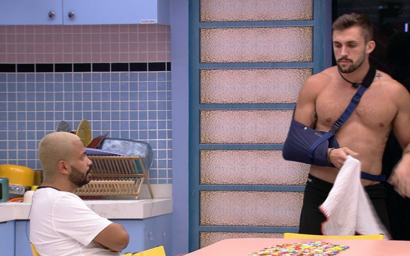 Arthur sobre divisão de comida na Xepa do BBB21: 