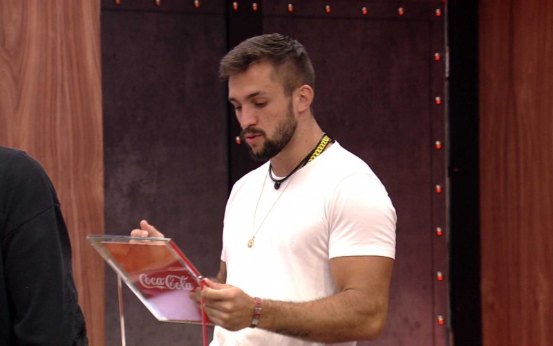 Arthur vai ao Cinema do Líder com três convidados no BBB21