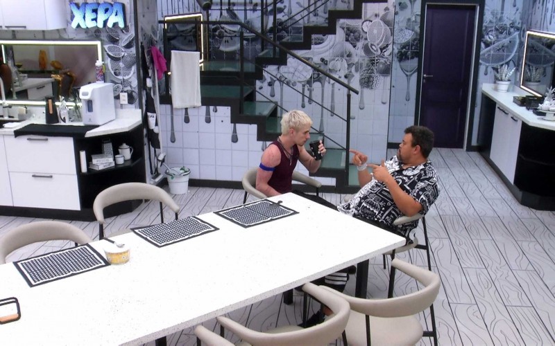 Babu Santana aconselha Juliano Floss: 