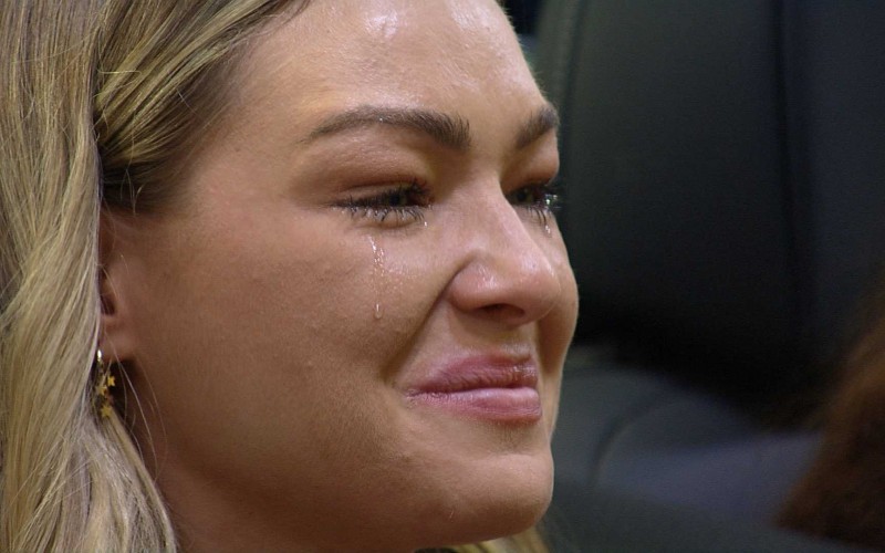 Bárbara recebe Presente do Anjo  e se emociona ao lado de sister