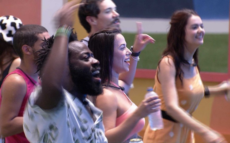 Bateria da Beija-Flor chega no BBB 22 e anima brothers