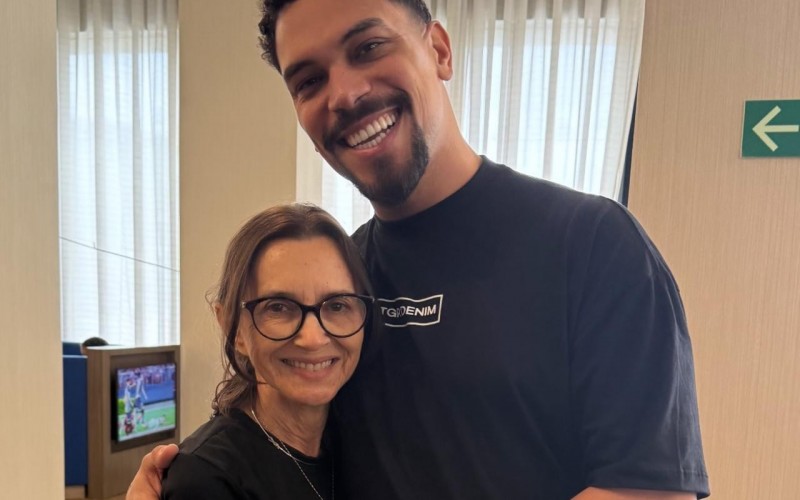 BBB 25: Vinícius mostra encontro com mãe de Renata