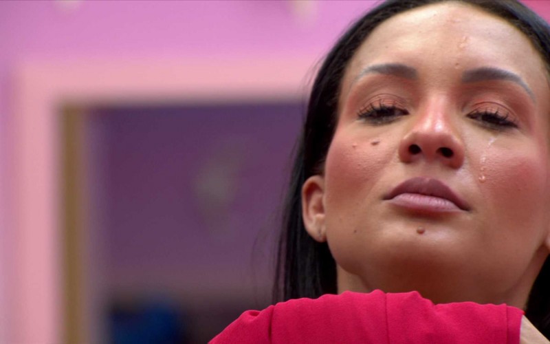 BBB 26: em dia de Paredão, Maxiane chora ao arrumar malas