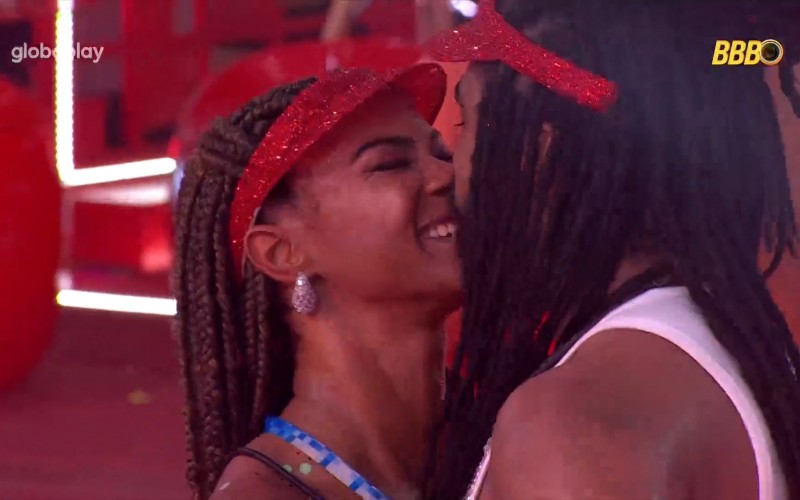 Beijo quente no BBB 25! Veja quem protagonizou o momento