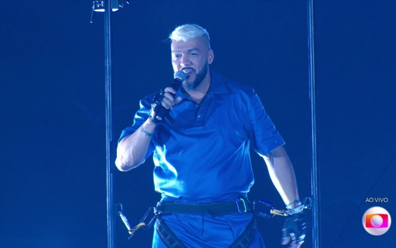 Belo desce do céu na primeira festa do BBB 24; assista