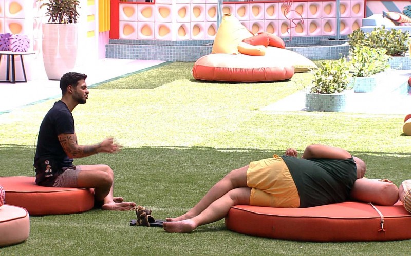 "Bem carinhosa, bem legal", diz brothers sobre Naiara Azevedo