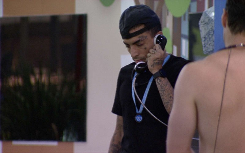 Big Fone toca e rende memes na web