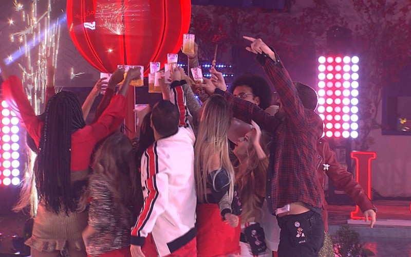 Brothers brindam durante Festa Amsterdam no BBB21