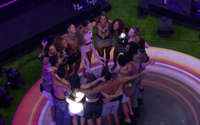 Brothers cantam abraçados no after do Show de Quarta