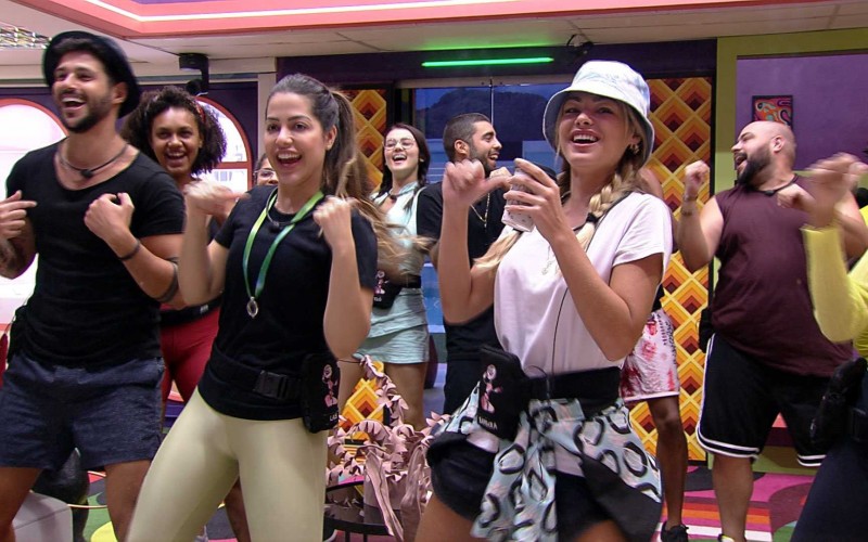 Brothers cantam e dançam músicas de Thiaguinho