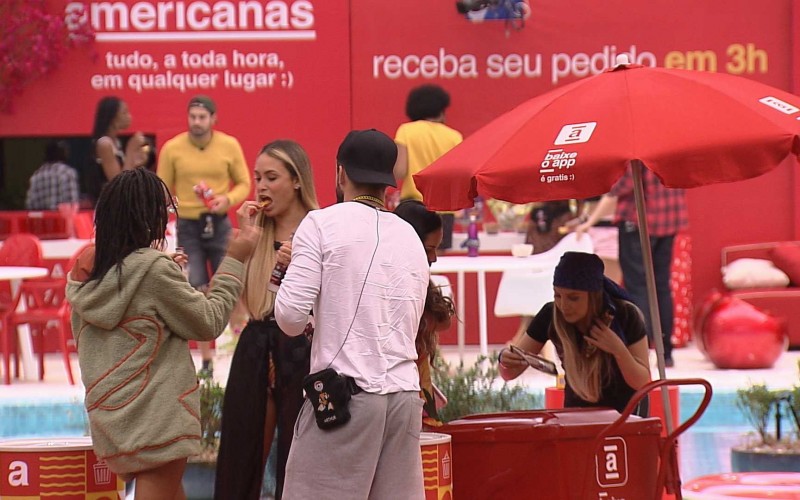 Brothers do BBB21 comemoram pool party