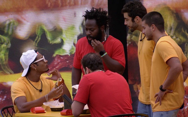 Brothers criam anúncios comerciais em ação McDonald