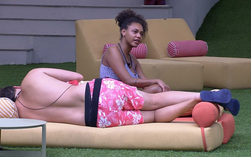 Brothers, do BBB 22, acordam do cochilo da tarde com música