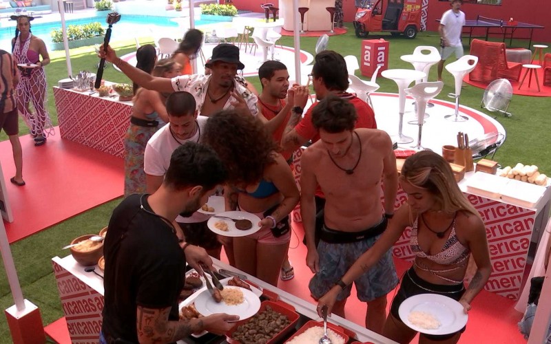 Brothers do BBB 22 aproveitam churrasco da Americanas