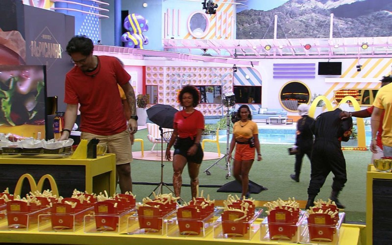 Brothers do BBB 22 recebem lanches do McDonald