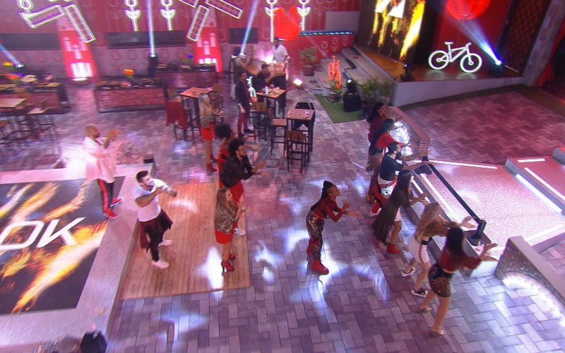 Brothers fazem dancinha ao som de Alok