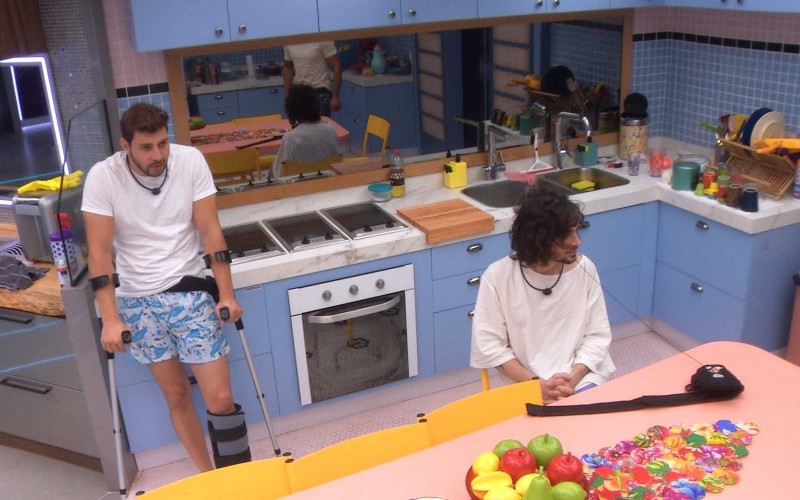 Brothers organizam as compras da Xepa do BBB21