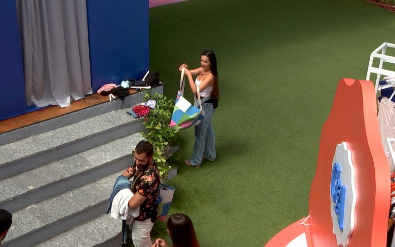 Brothers provam looks durante dinâmica do BBB21