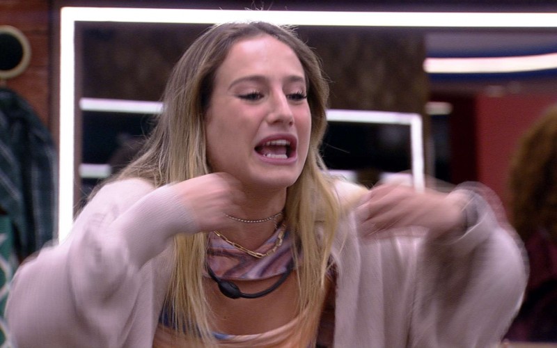 Bruna Griphao grita com Cezar após ouvir conversa sobre Larissa no BBB 23: 