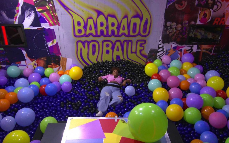 Camilla abre primeiro baú no quarto do Barrado no Baile