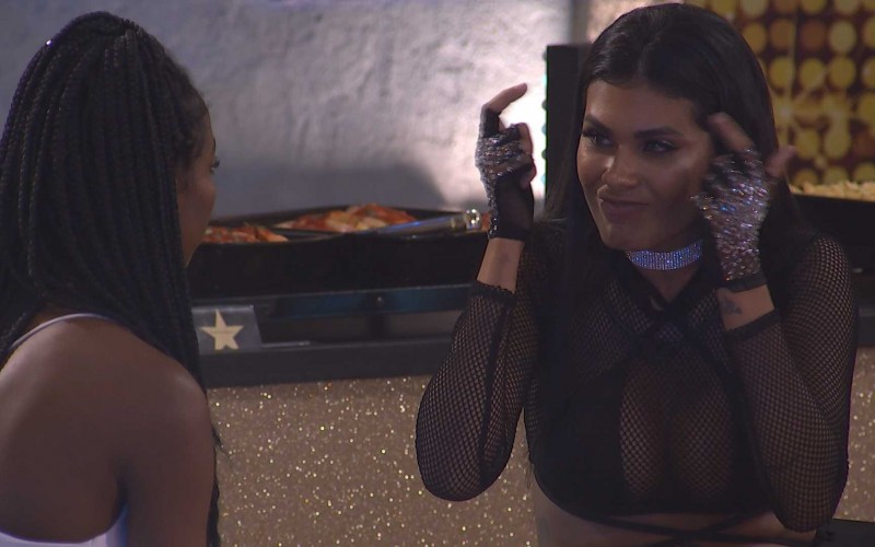 Camilla de Lucas repercute desavença para Pocah: 