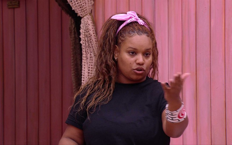 Camilla e Thamiris discutem 