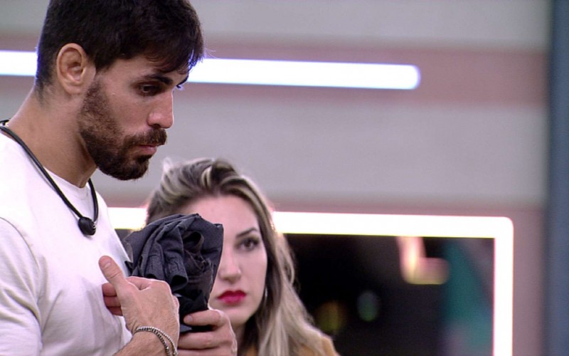 Cara de Sapato pede desculpa para brothers do Quarto Deserto