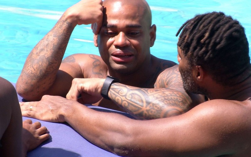 Cezar chora na piscina; veja o vídeo do momento