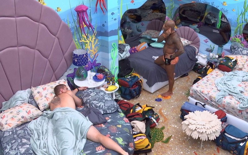 Cezar dispara sobre sister: 