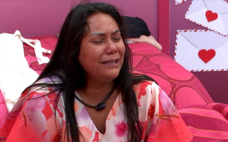 Chaiany chora e desabafa: 