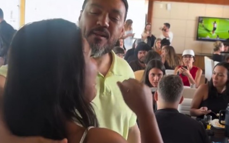 Chaiany conhece Belo e recebe convite para ir a show: 