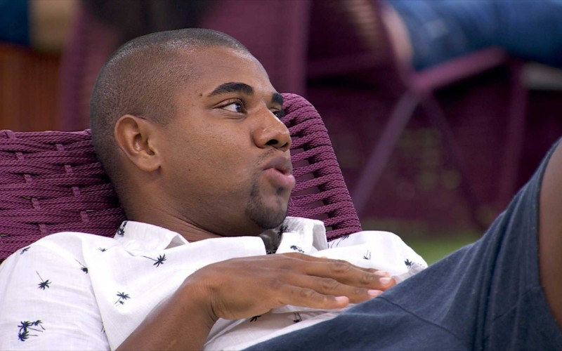 Davi aconselha Isabelle a não confiar e Vinicius: 