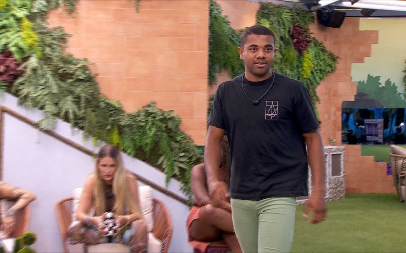 Davi, do BBB 24, recebe atenção e Leidy Elin comemora