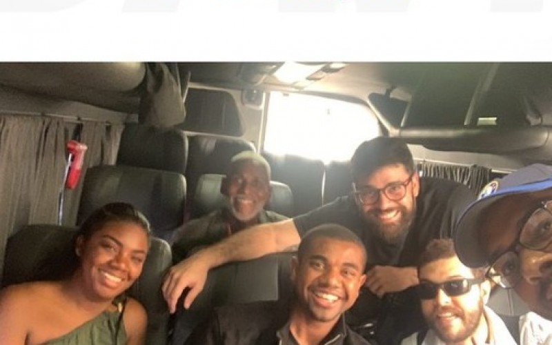 Davi, campeão do BBB 24, grava Domingão cercado por multidão e é ovacionado