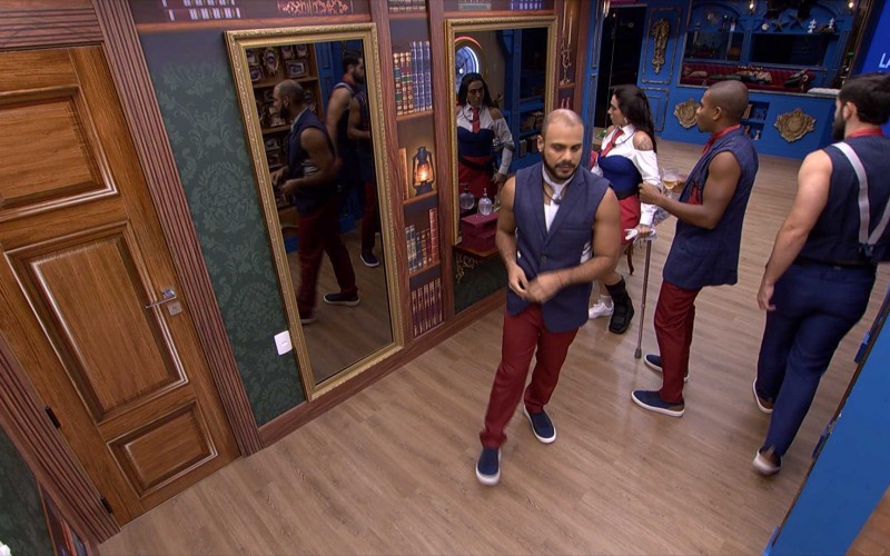 Davi vê brother vestido para festa do BBB 24 e questiona: 