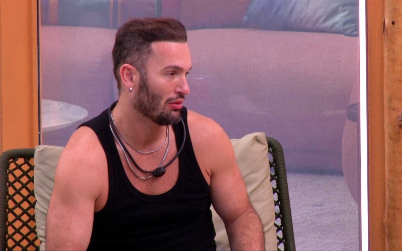 Diego Hypolito fala sobre transplante capilar: 