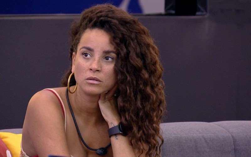 Domitila debocha de parceiros da Xepa, após treta por estaleca