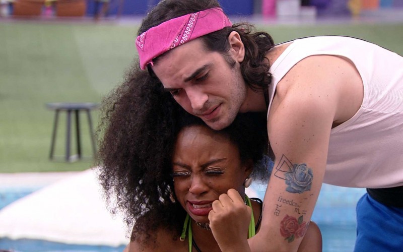 Emparedada Lumena se emociona no BBB21: 